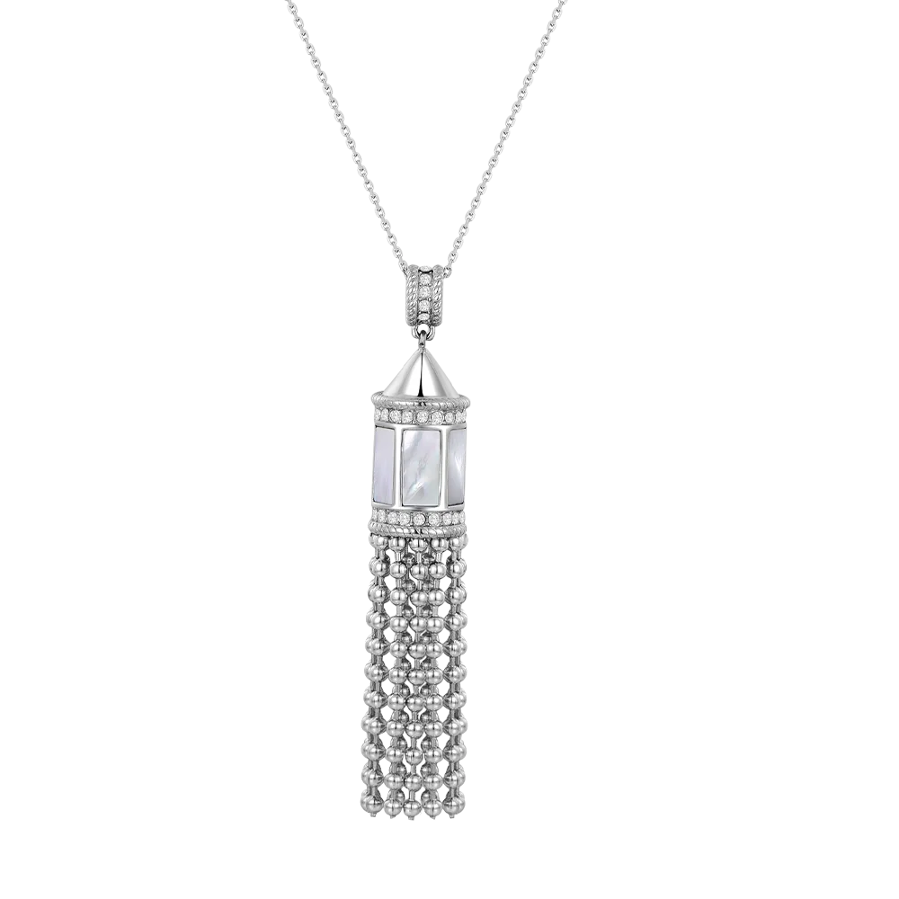 صدف / قلادة باللون الفضي