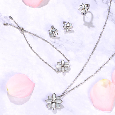 لوتس / عُقد اللؤلؤ باللون الفضي