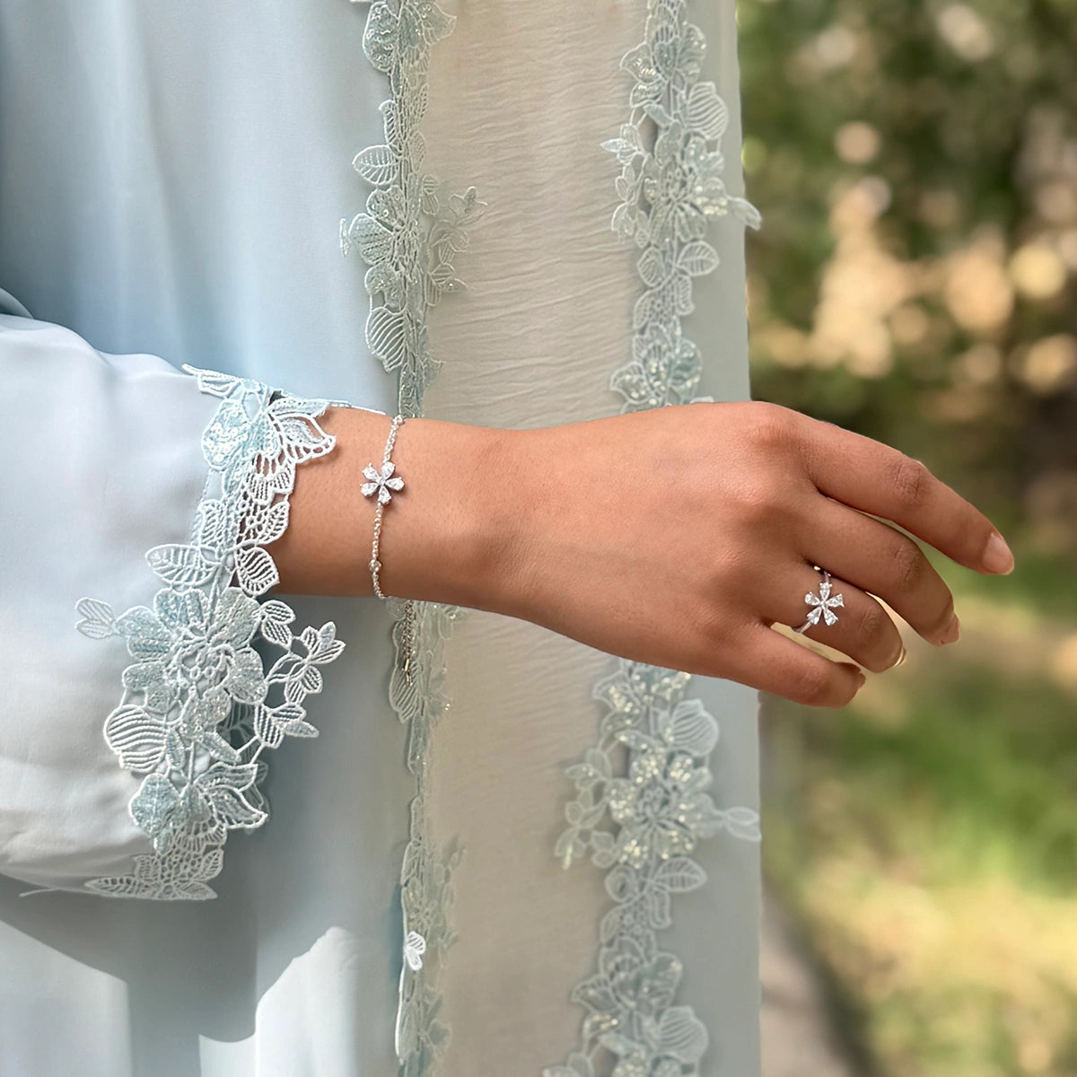 ديزي فلاور/ سوار باللون الفضي