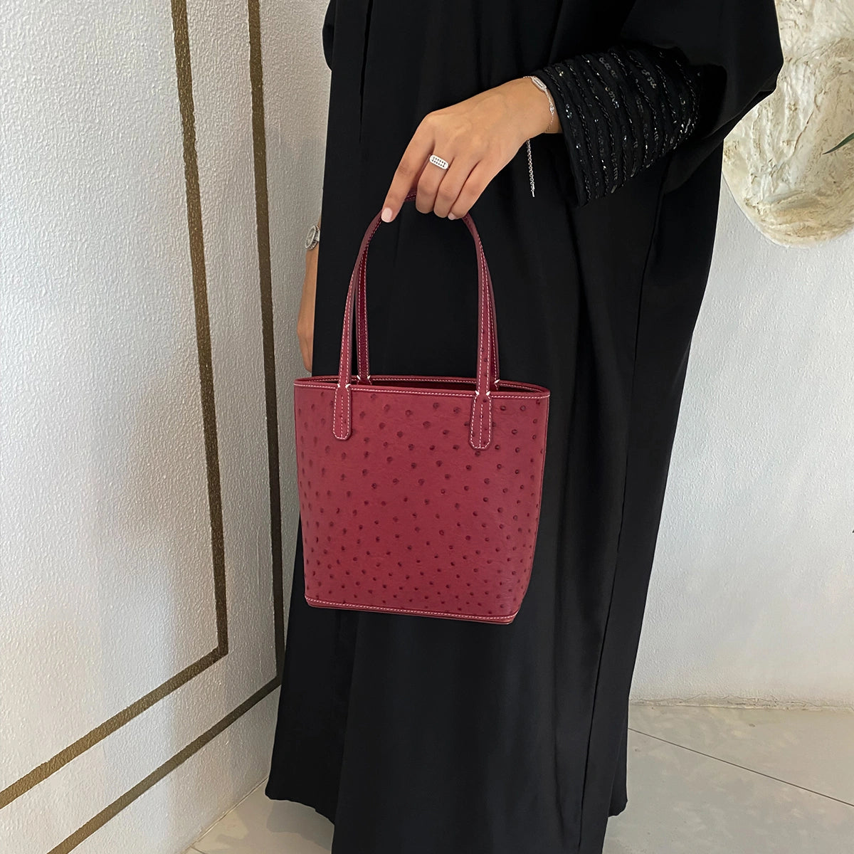 شنطة ميني توت من جلد النعام / بورغندي