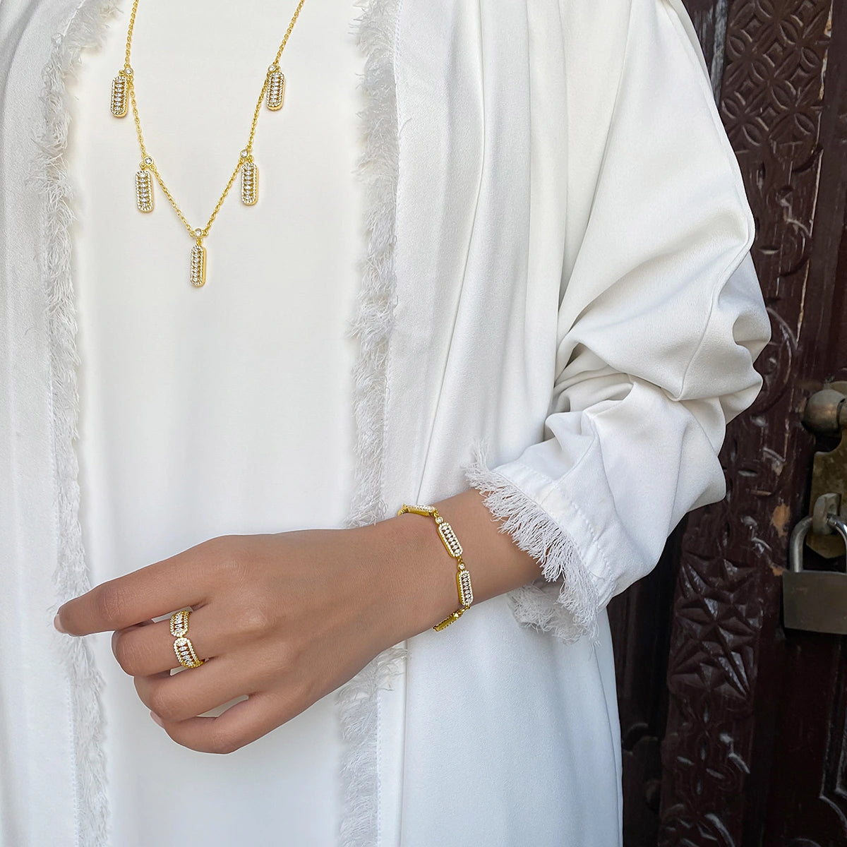 سوار فاين بتصميم متعدد / اللون الذهبي