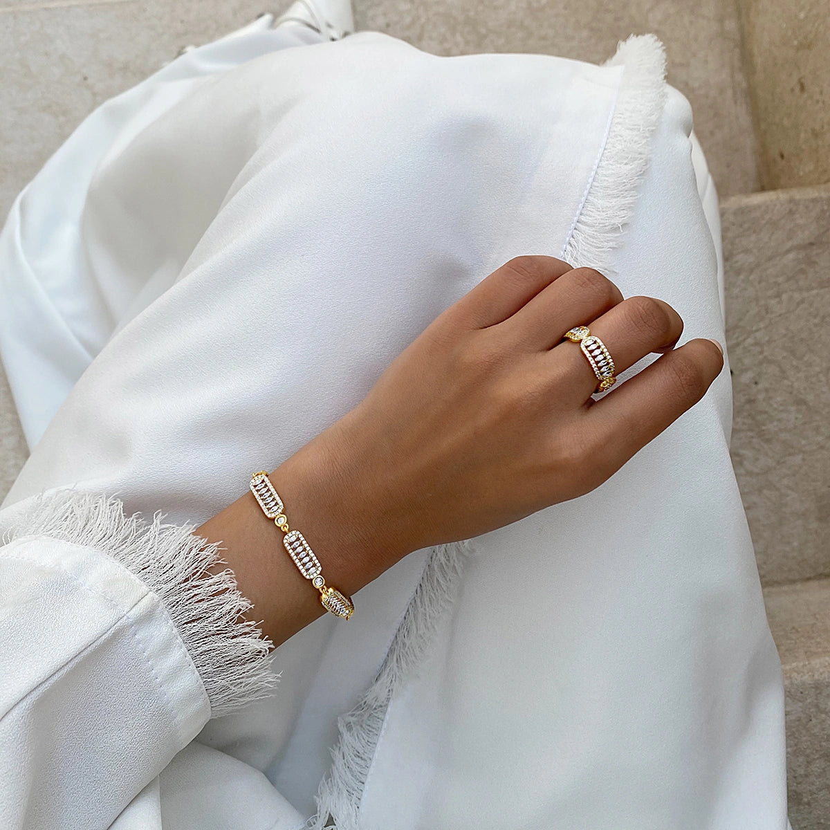 سوار فاين بتصميم متعدد / اللون الذهبي