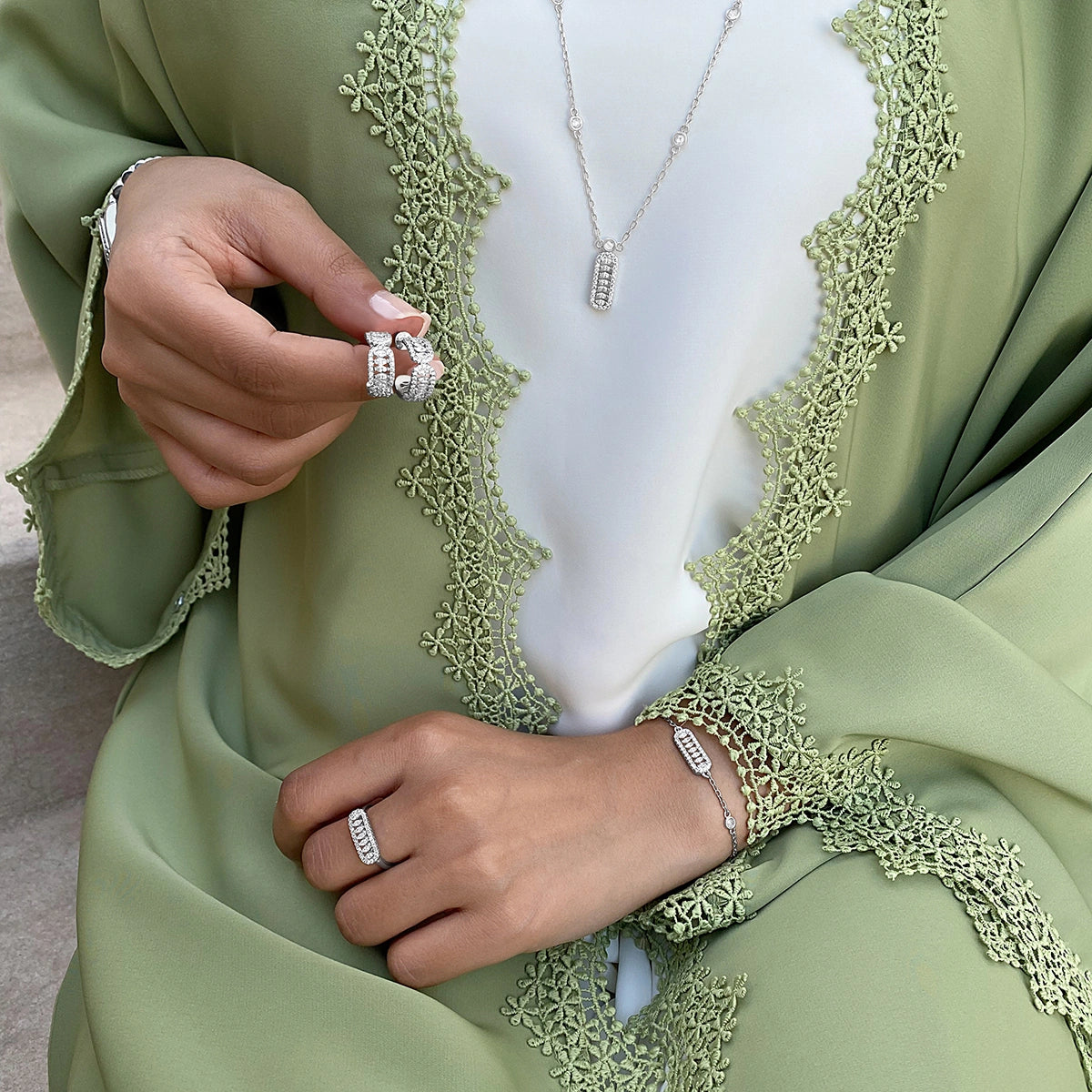 طقم فاين بتصميم ثنائي / اللون الفضي