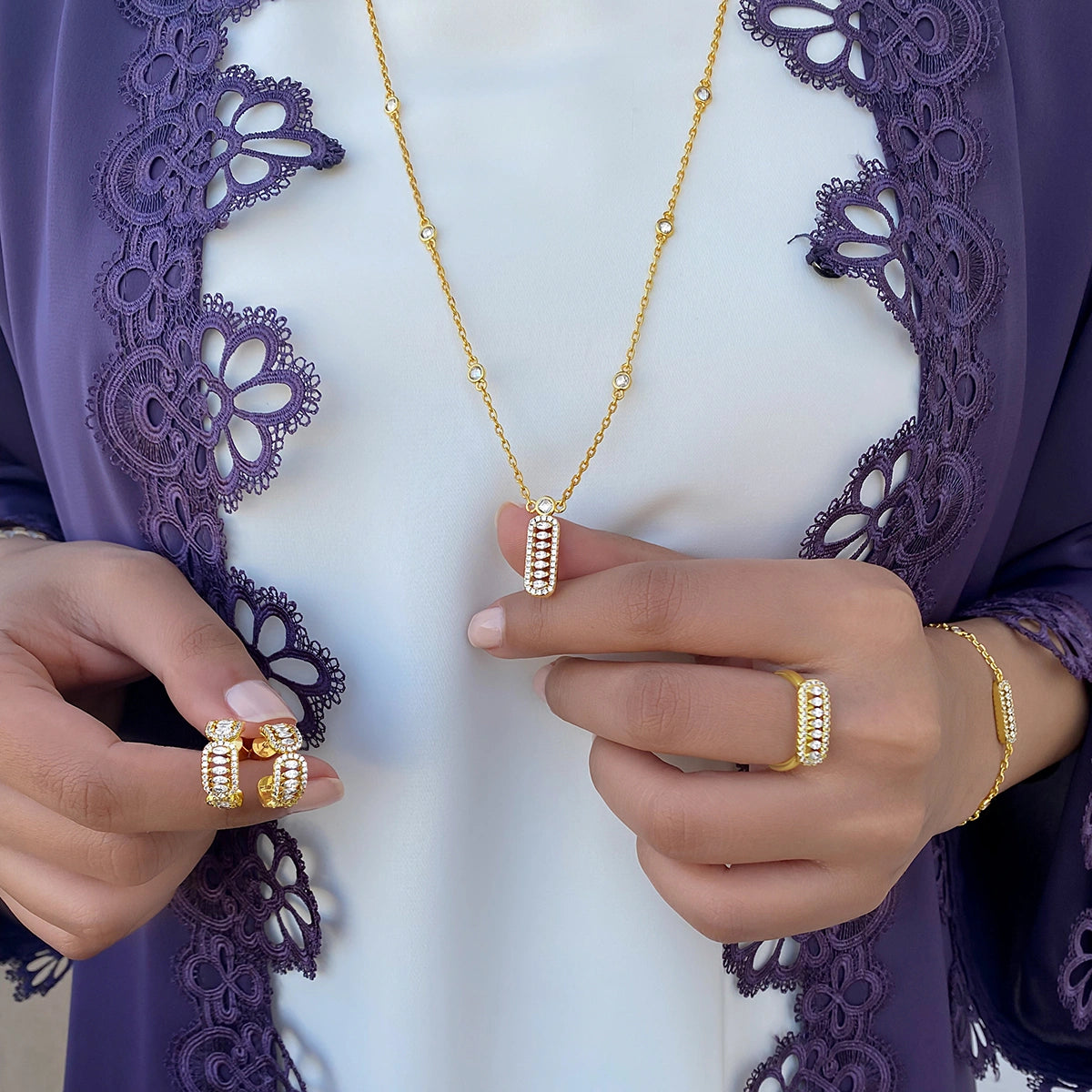 قلادة فاين بتصميم بسيط / اللون الذهبي