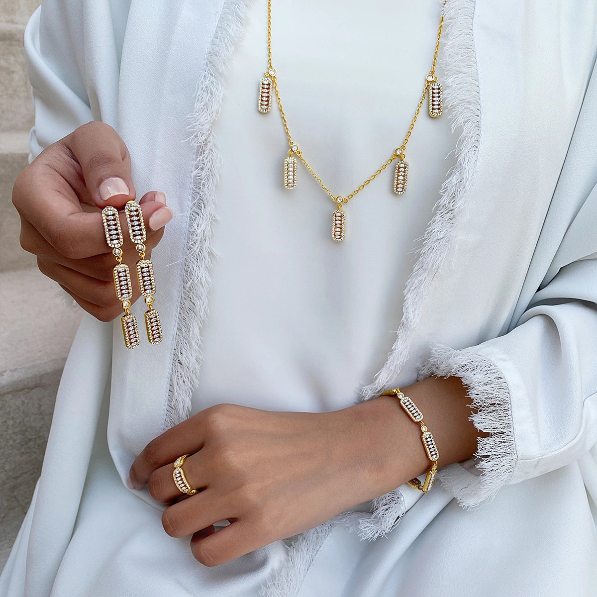 طقم فاين بتصميم متعدد / اللون الذهبي