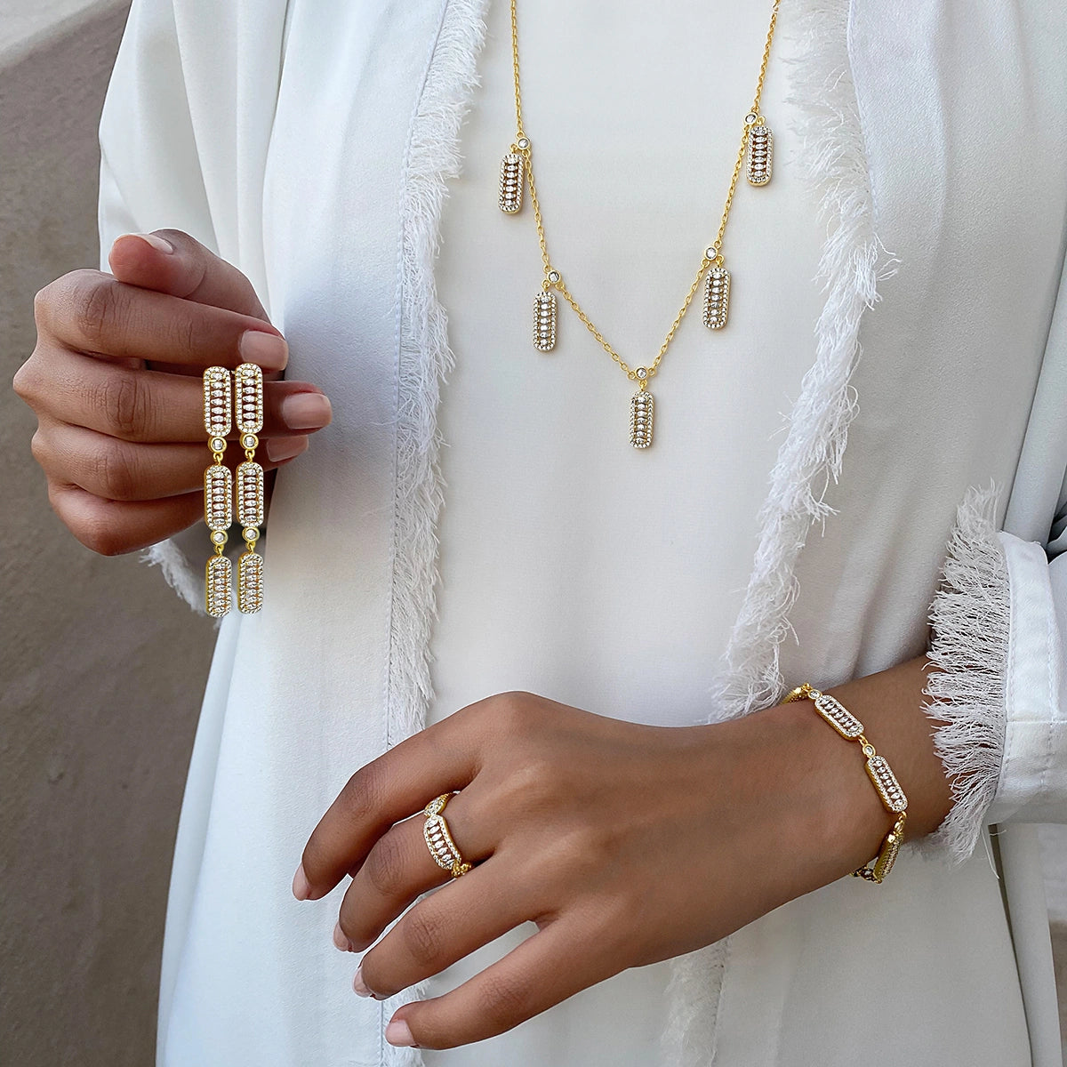 طقم فاين بتصميم متعدد / اللون الذهبي