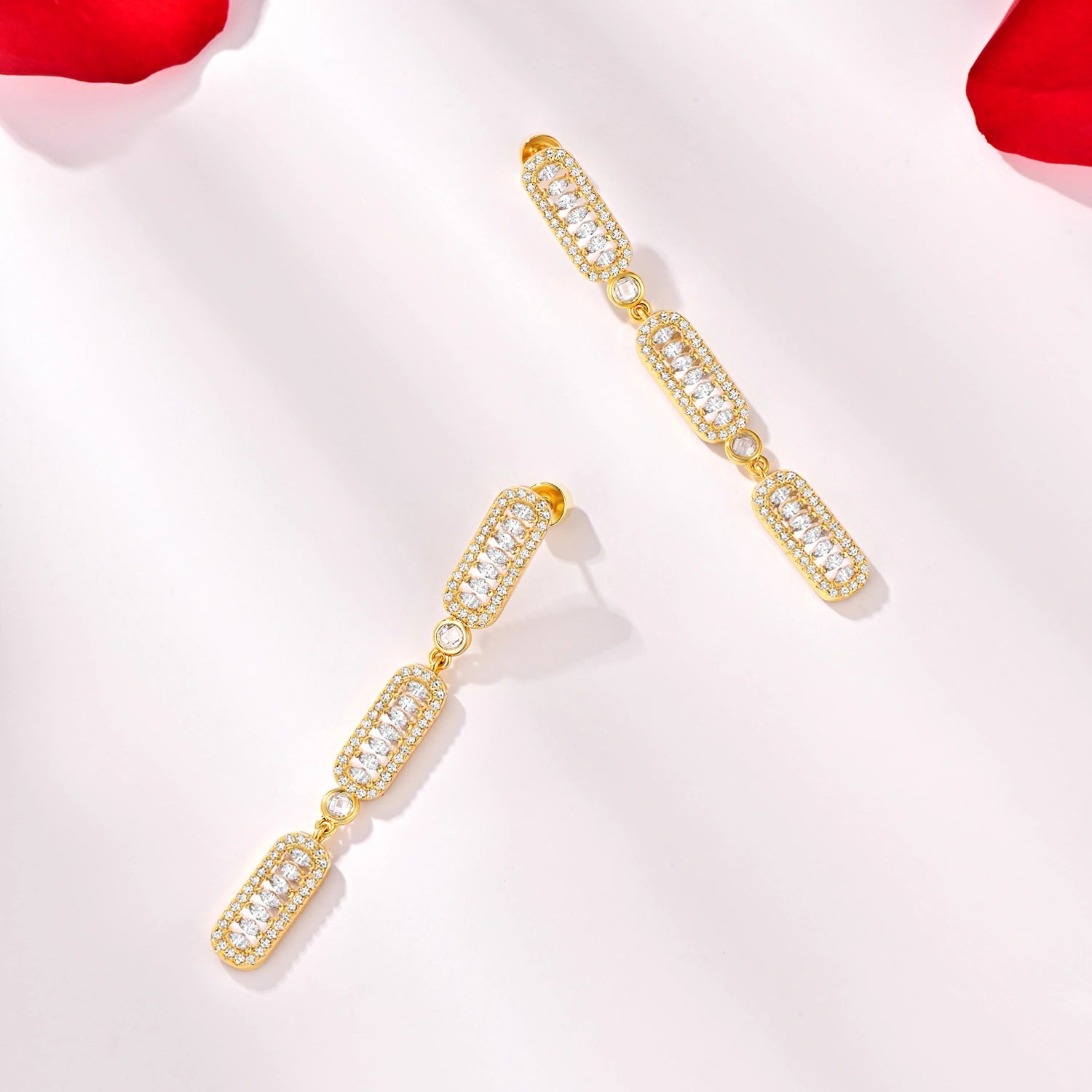 أقراط فاين بتصميم ثلاثي / اللون الذهبي