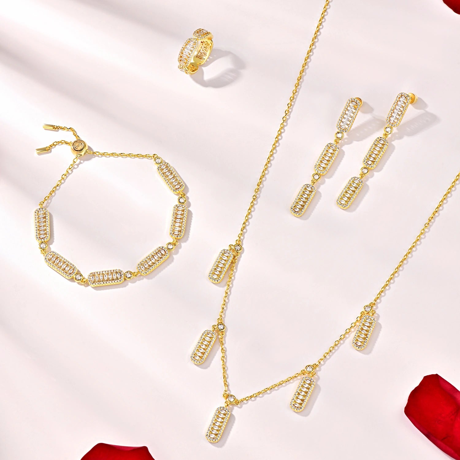 طقم فاين بتصميم متعدد / اللون الذهبي