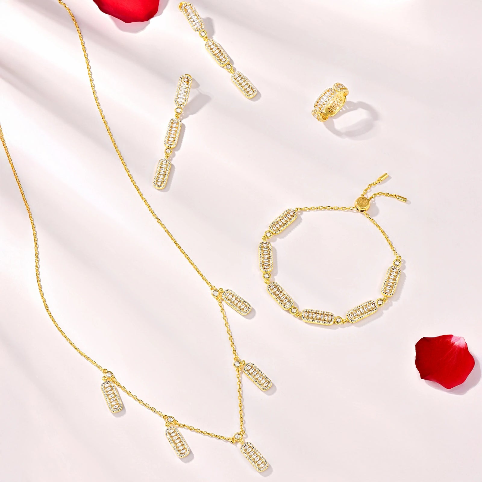 طقم فاين بتصميم متعدد / اللون الذهبي