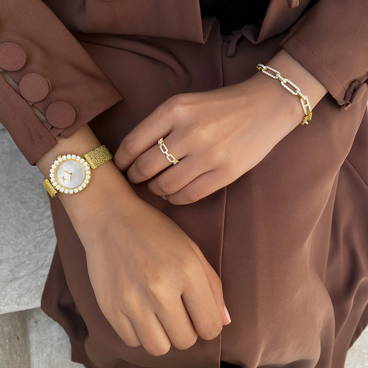 لينكس/ خاتم باللون الذهبي بتصميم متعدد