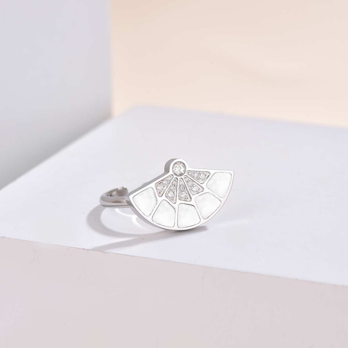 فان / خاتم باللون الفضي