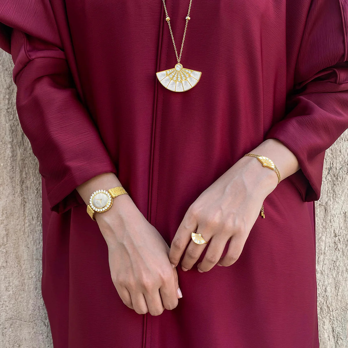 فان / خاتم باللون الذهبي