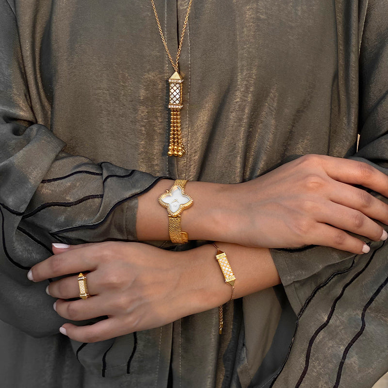 تاسل / عقد اللؤلؤ باللون الذهبي