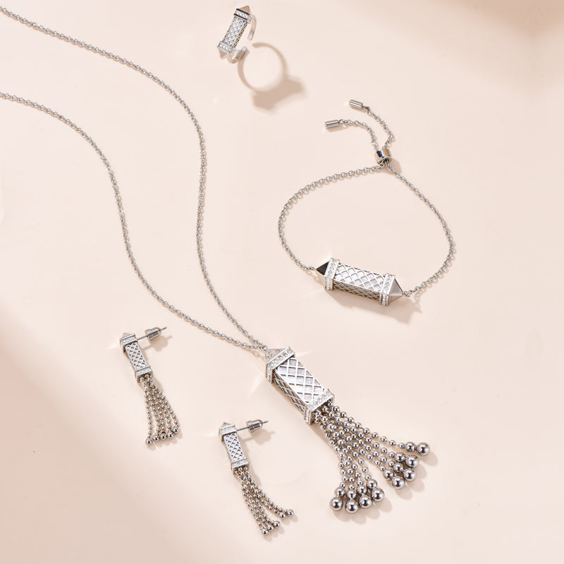 تاسل /طقم اللؤلؤ باللون الفضي