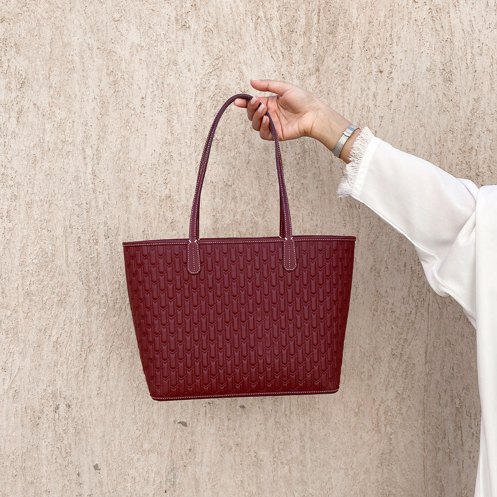 Luxury Camel Leather Tote - Elegant Everyday Handbag for Work, University, and Leisure - Minimalist