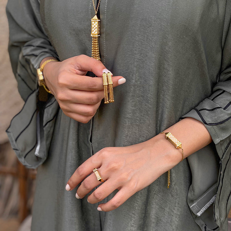 تاسل / طقم اللؤلؤ باللون الذهبي