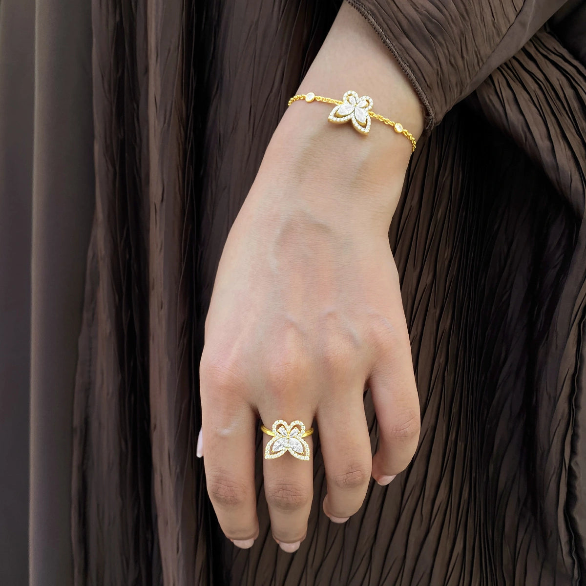 بترفلاي / سوار اللون الذهبي