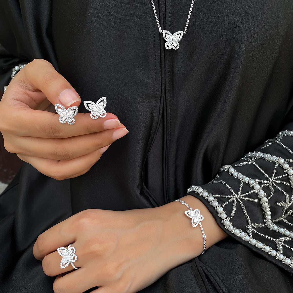 بترفلاي / طقم باللون الفضي