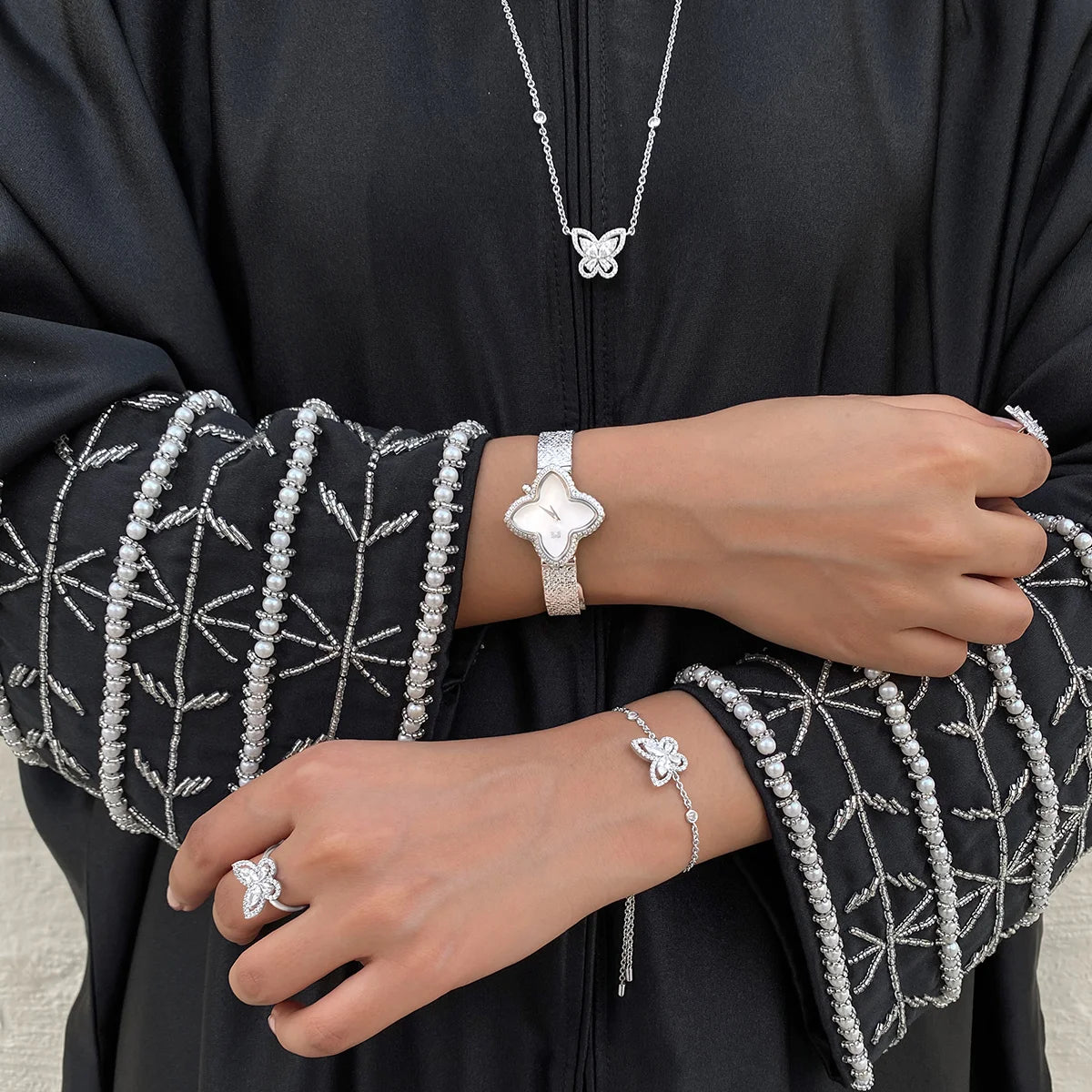 بترفلاي / طقم باللون الفضي