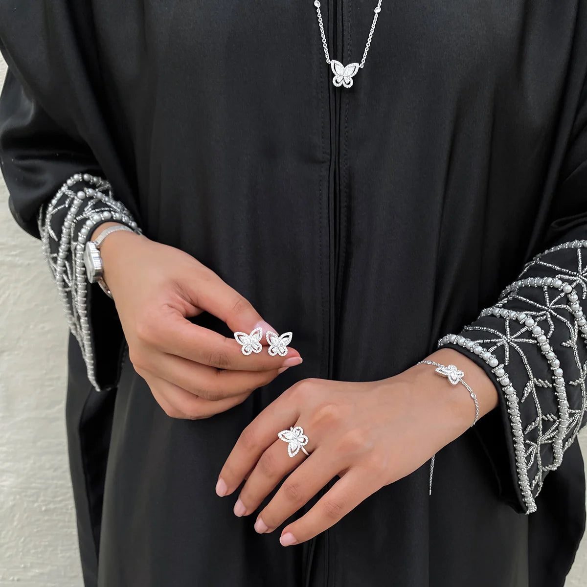 بترفلاي / أقراط باللون الفضي