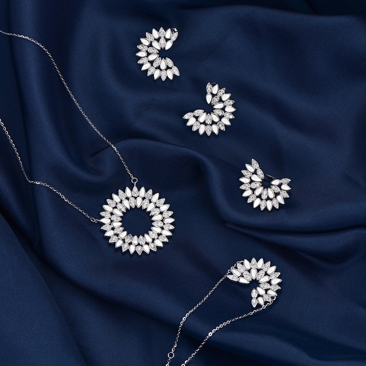 تشارمنق دروب / طقم فضي