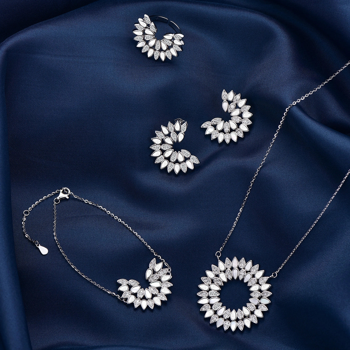 تشارمنق دروب / طقم فضي