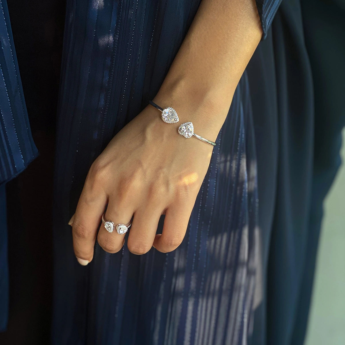 تشارمنق هارتس / سوار باللون الفضي