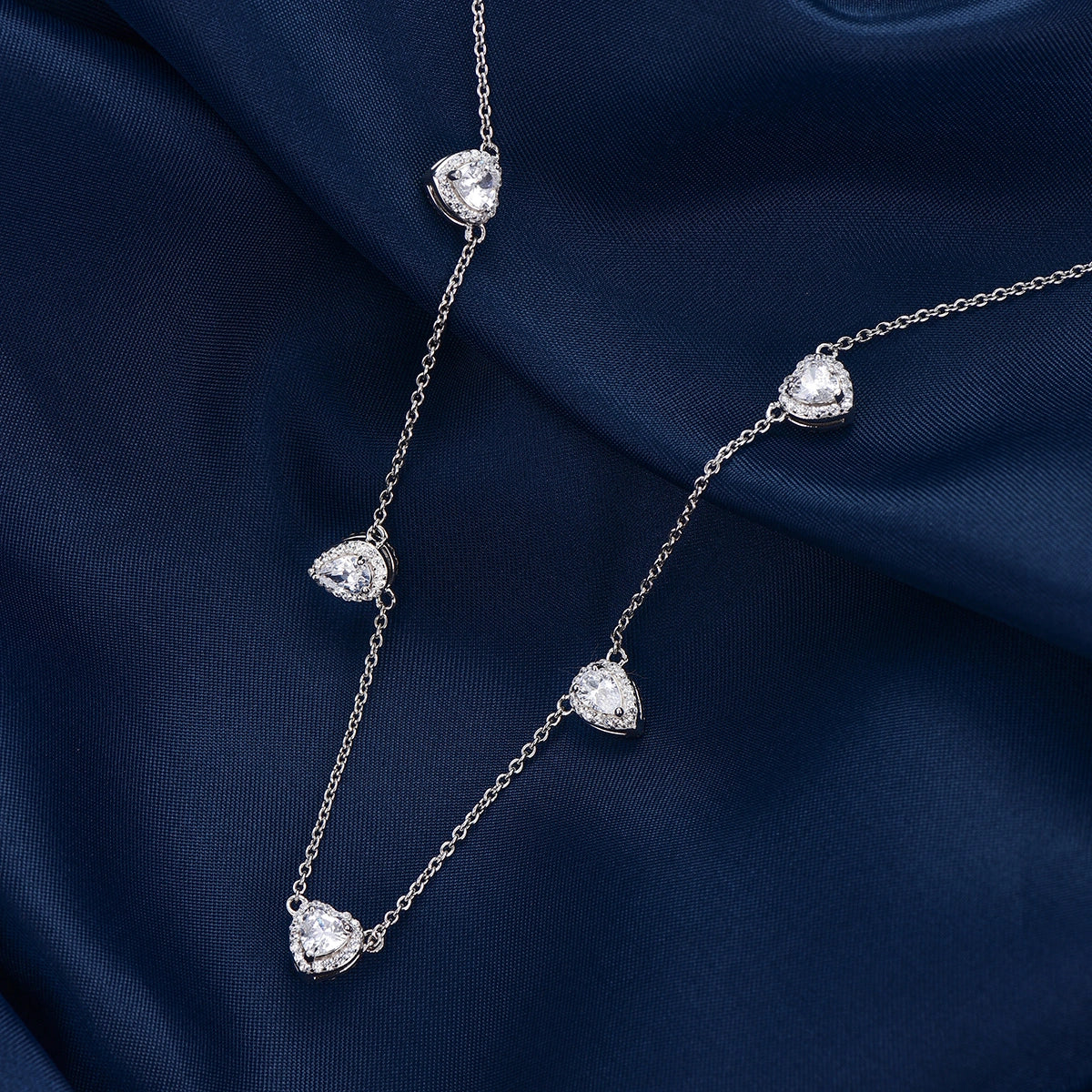 تشارمنق هارتس / عقد باللون الفضي