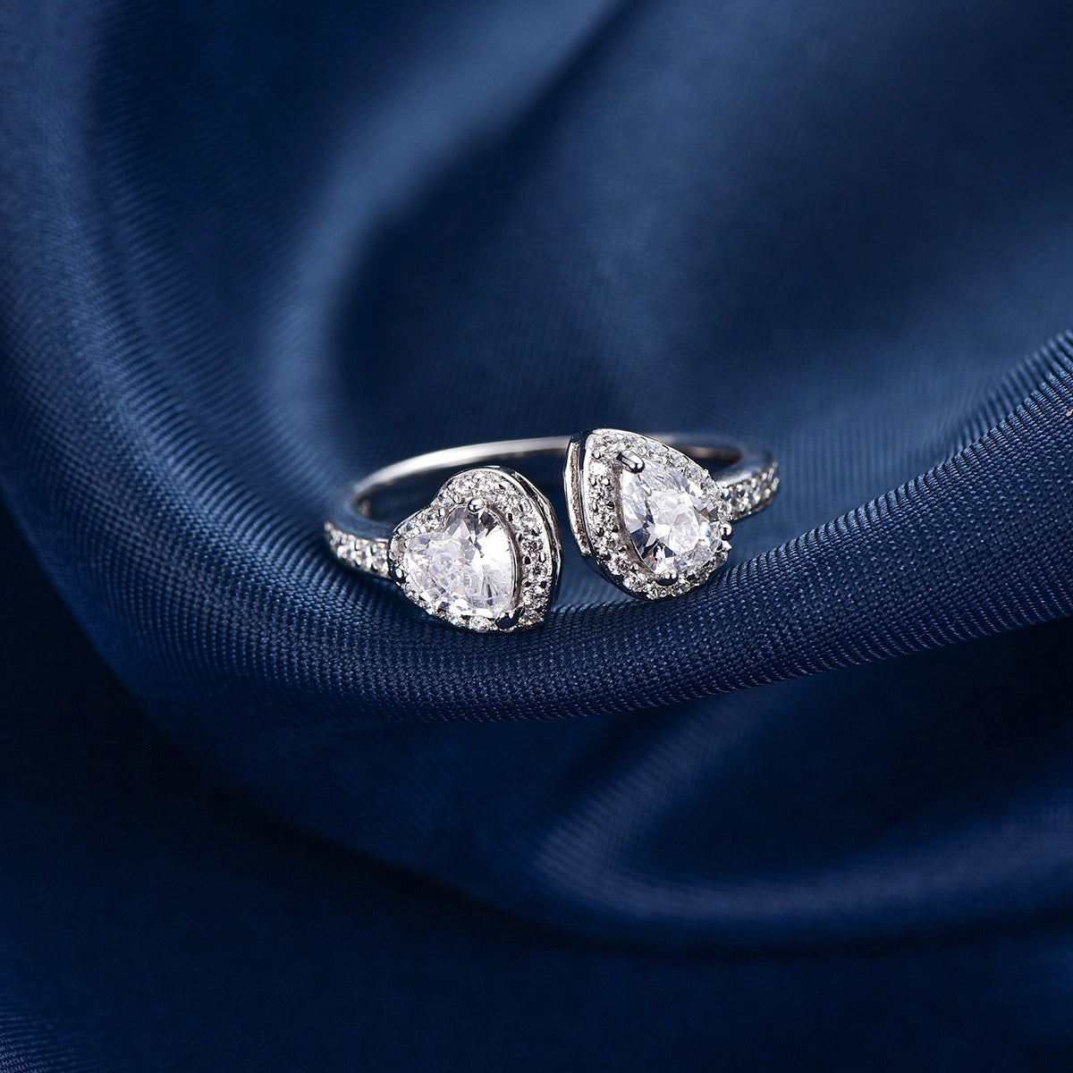 تشارمنق هارتس / خاتم باللون الفضي