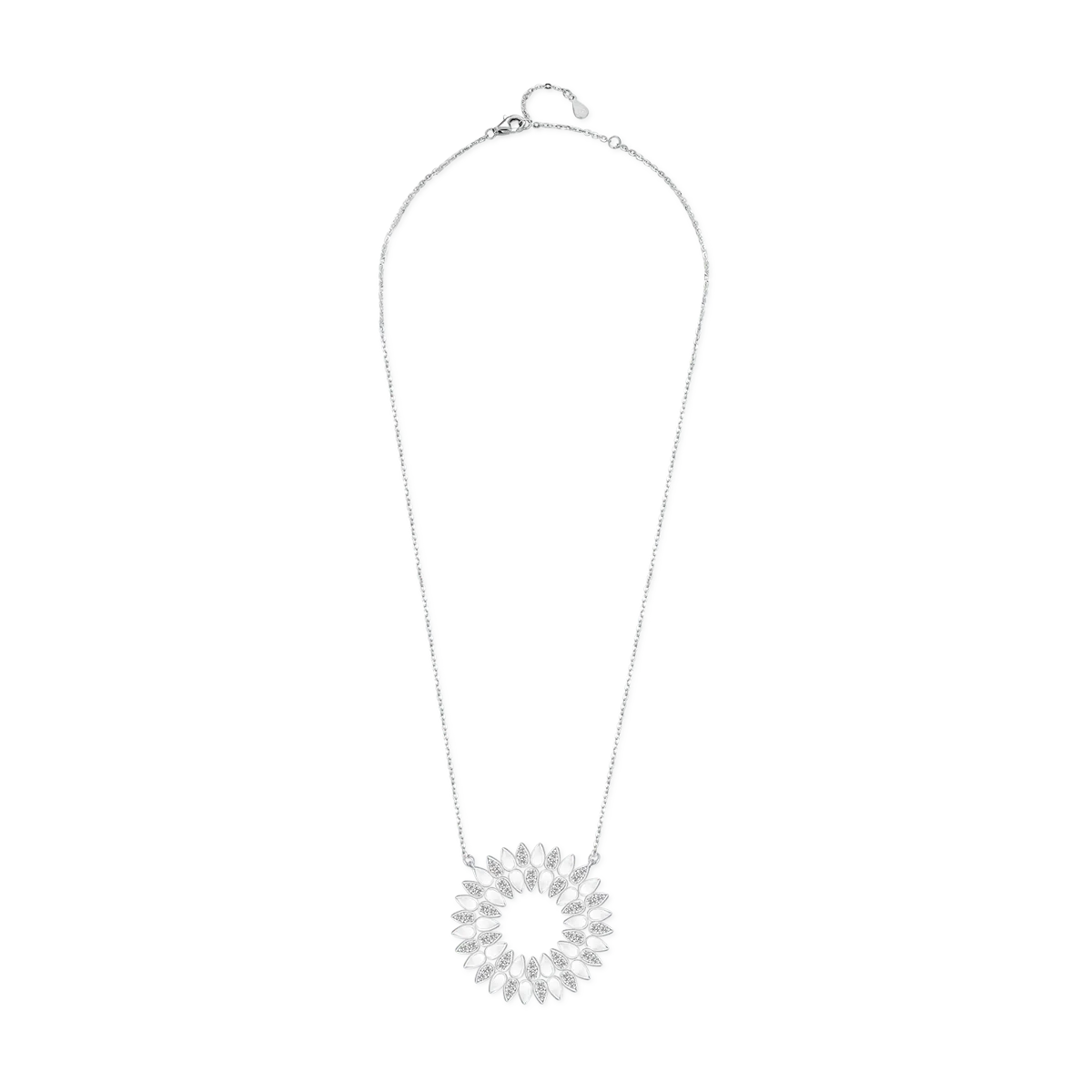 تشارمنق دروب / عقد باللون الفضي