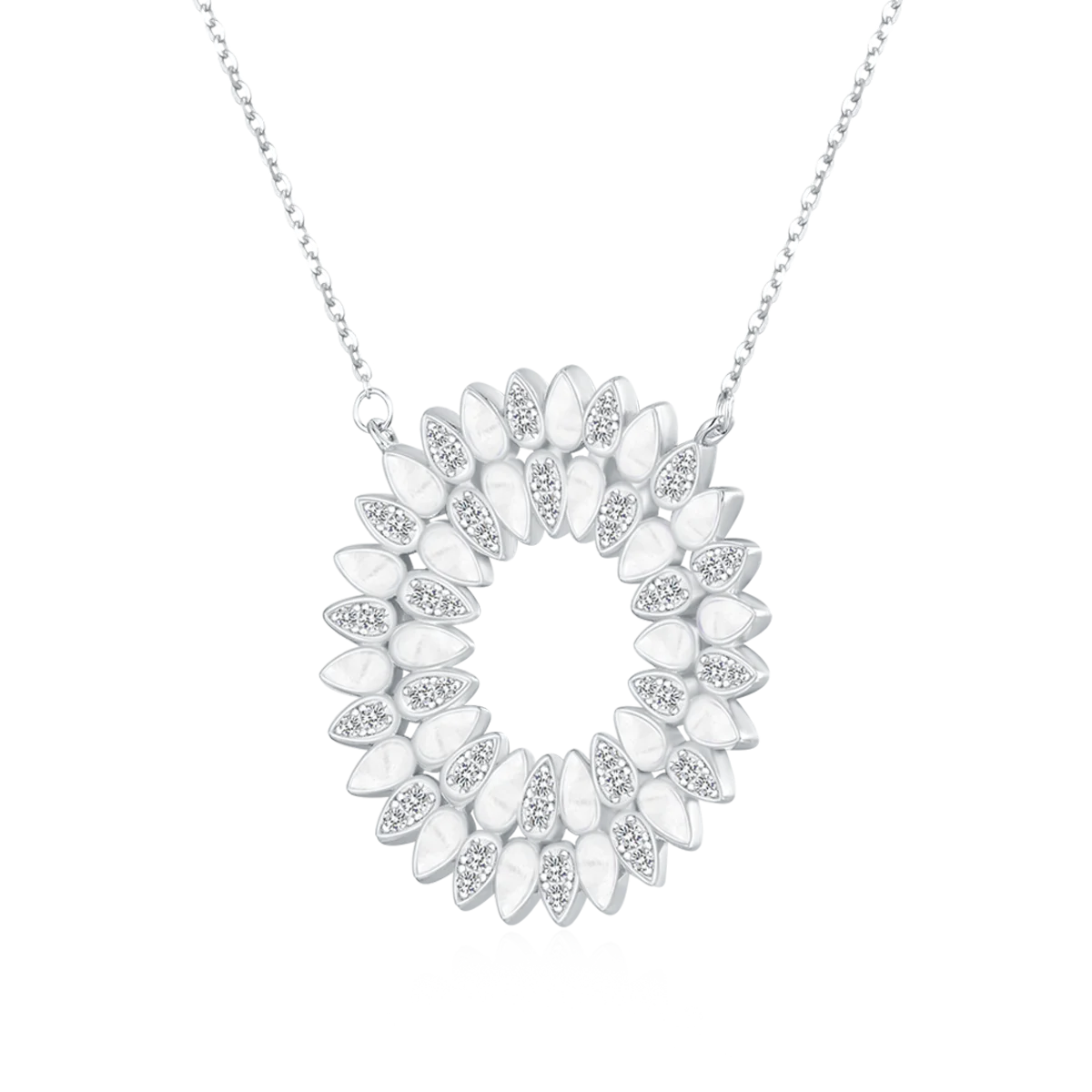 تشارمنق دروب / عقد باللون الفضي