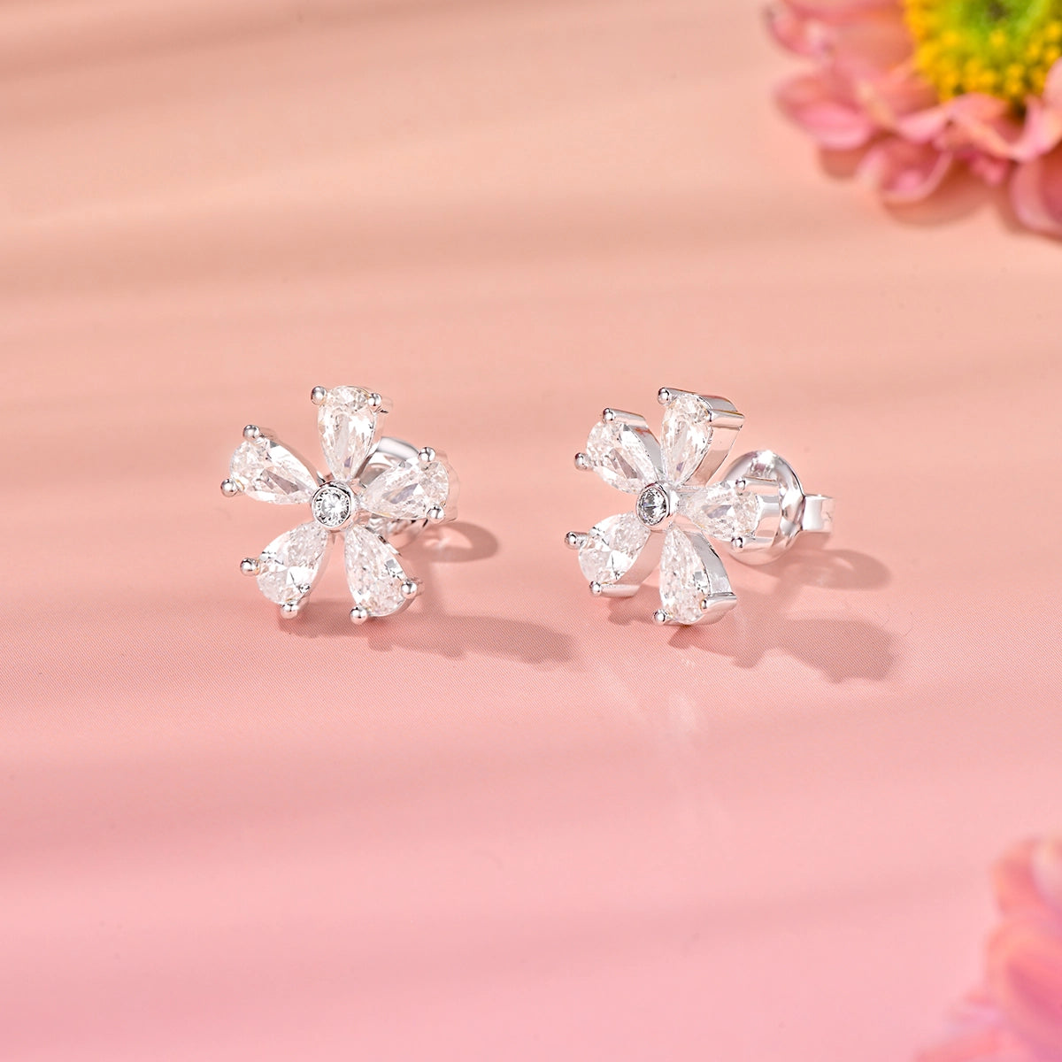 ديزي فلاور/ أقراط باللون الفضي