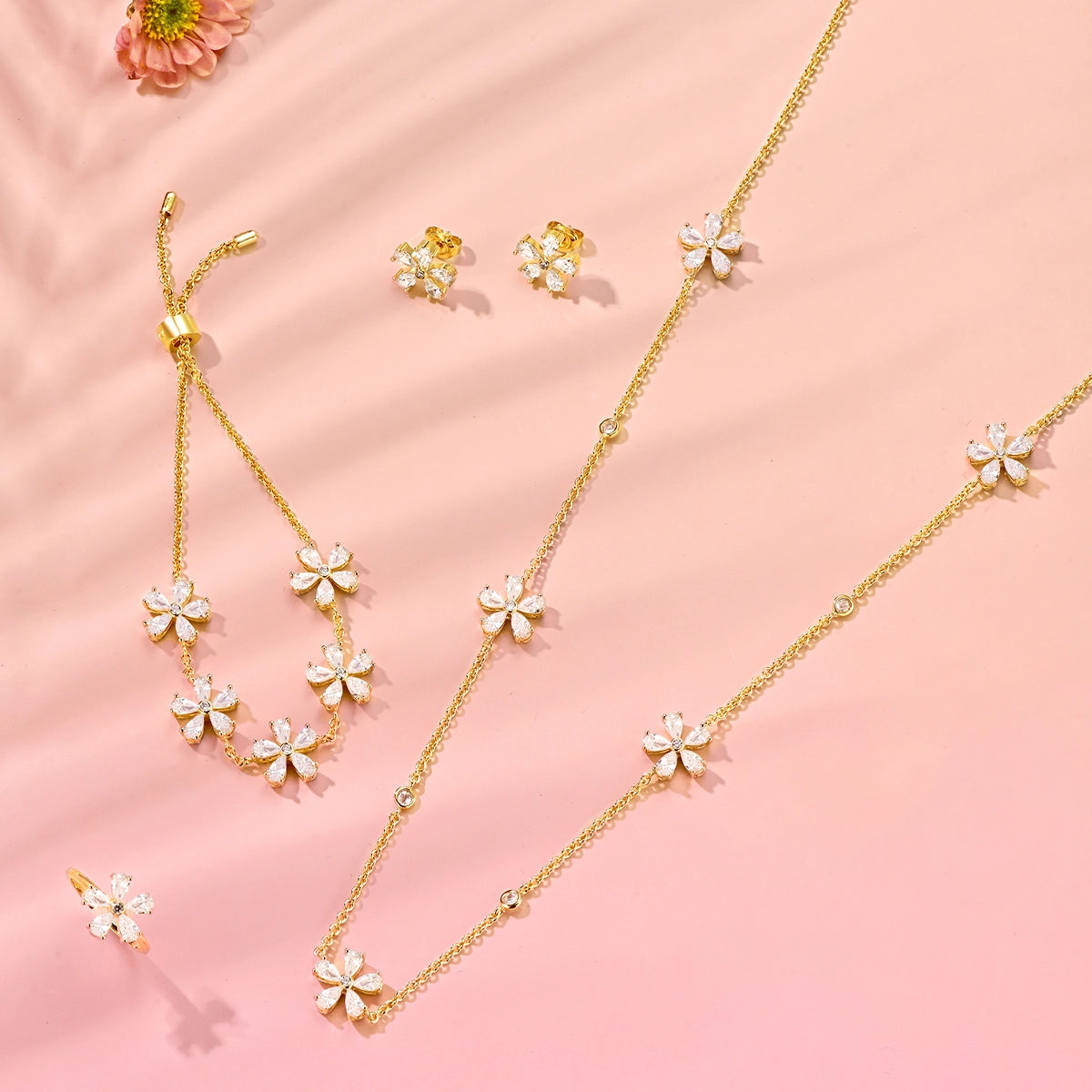 ديزي فلاور/ تصميم بزخارف متعددة طقم باللون الذهبي