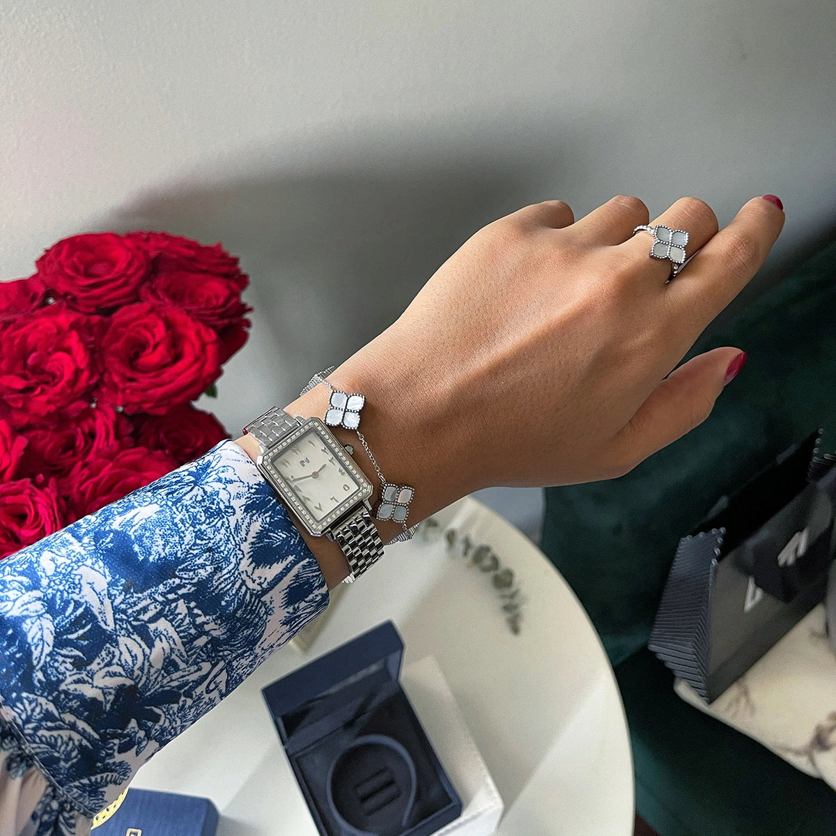 جوري / إسورة اللؤلؤ باللون الفضي