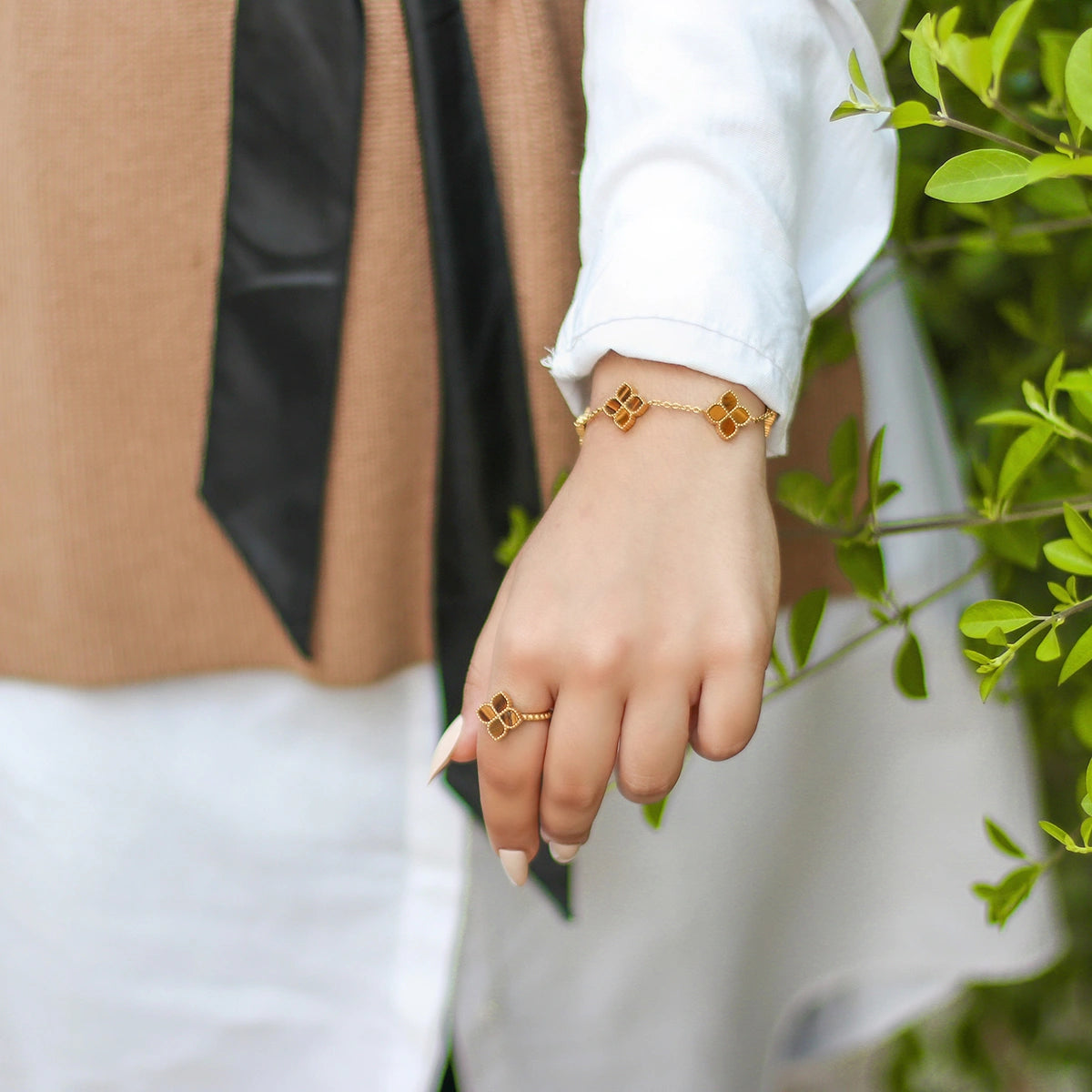 جوري / إسورة اللؤلؤ بلون الذهب