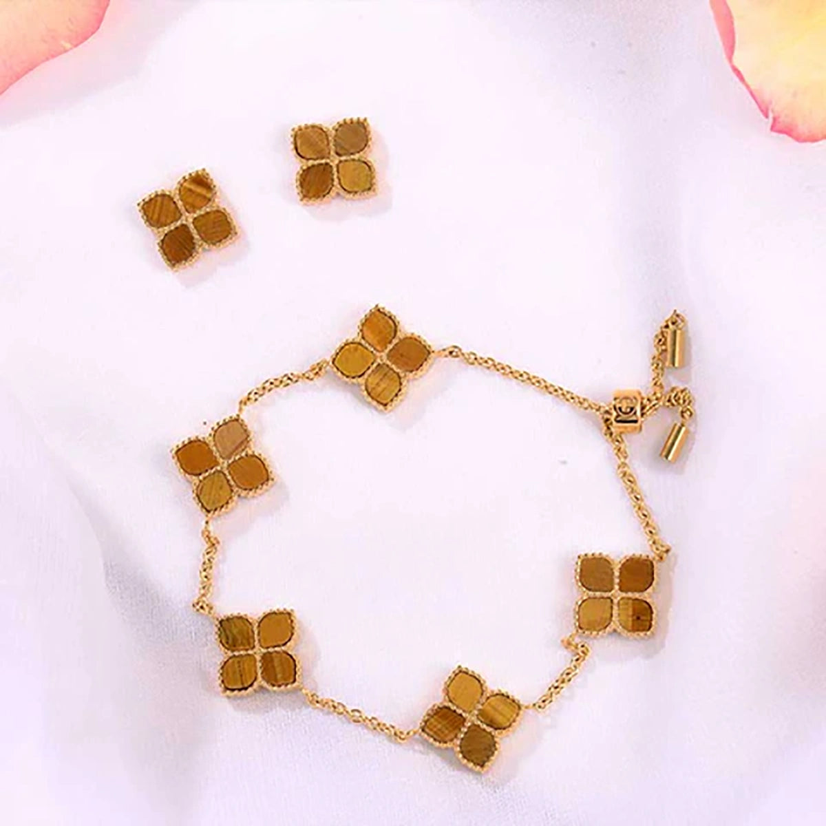 جوري / إسورة اللؤلؤ بلون الذهب