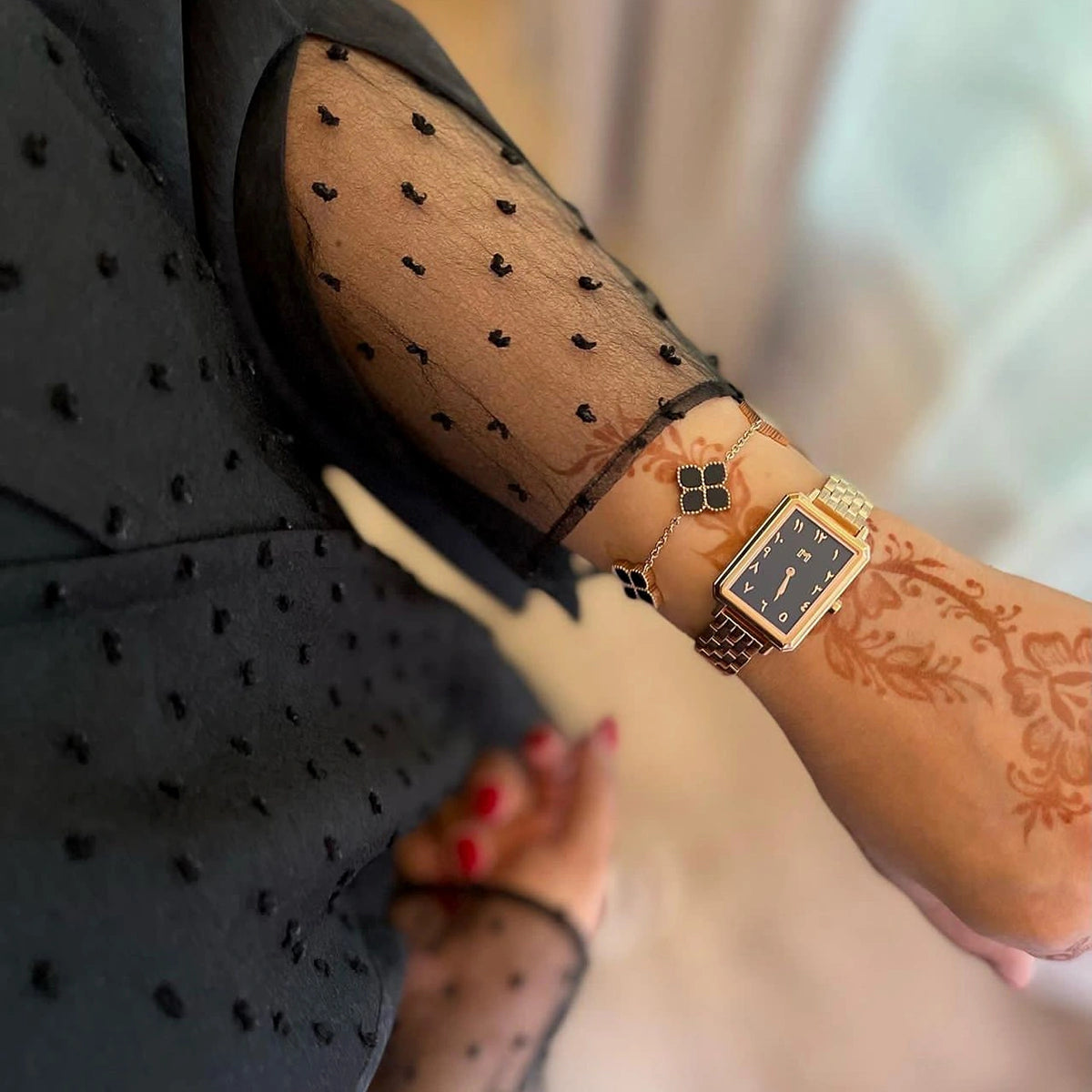 جوري / إسورة الحجر الأسود بلون الروز قولد