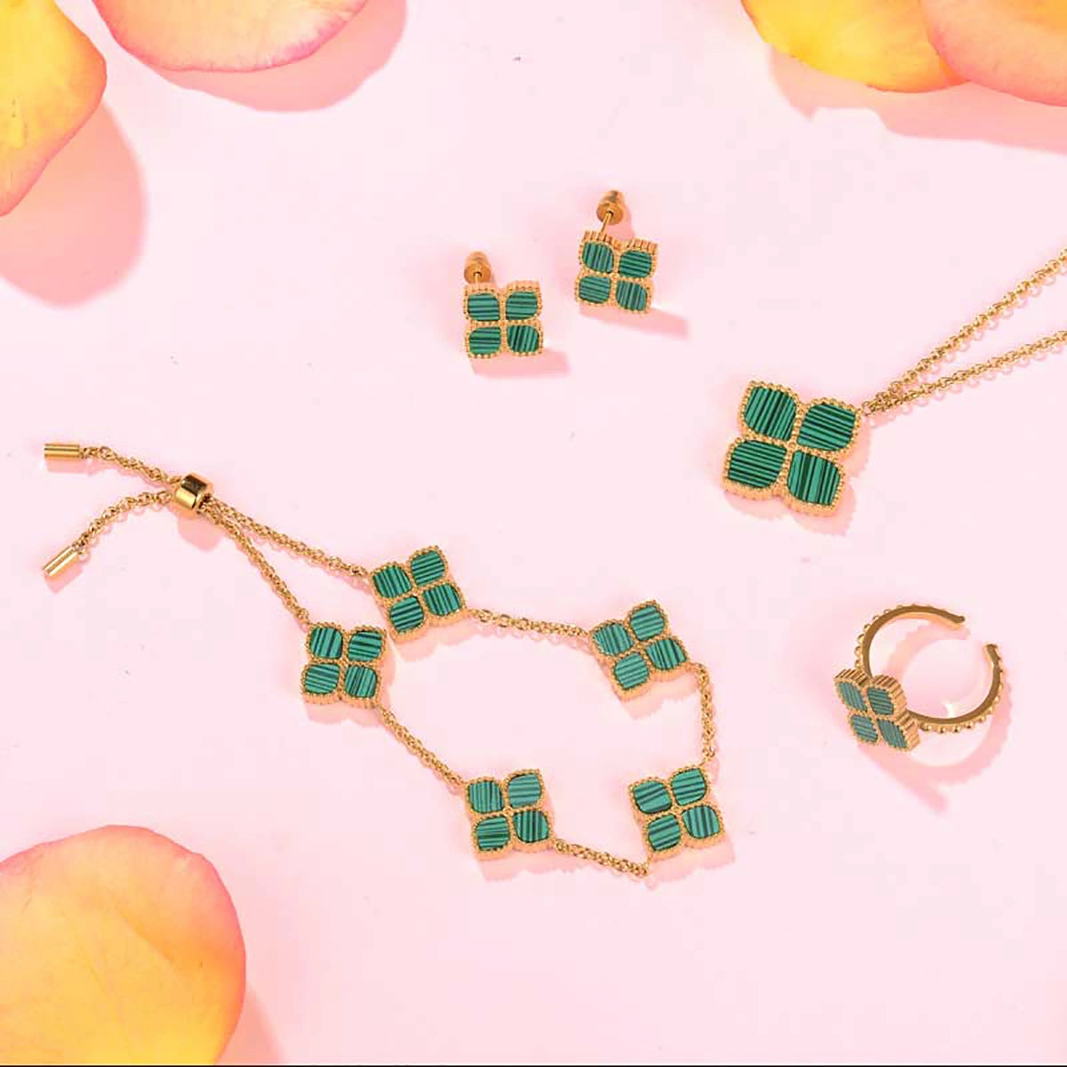 جوري / إسورة اللؤلؤ بلون الذهب