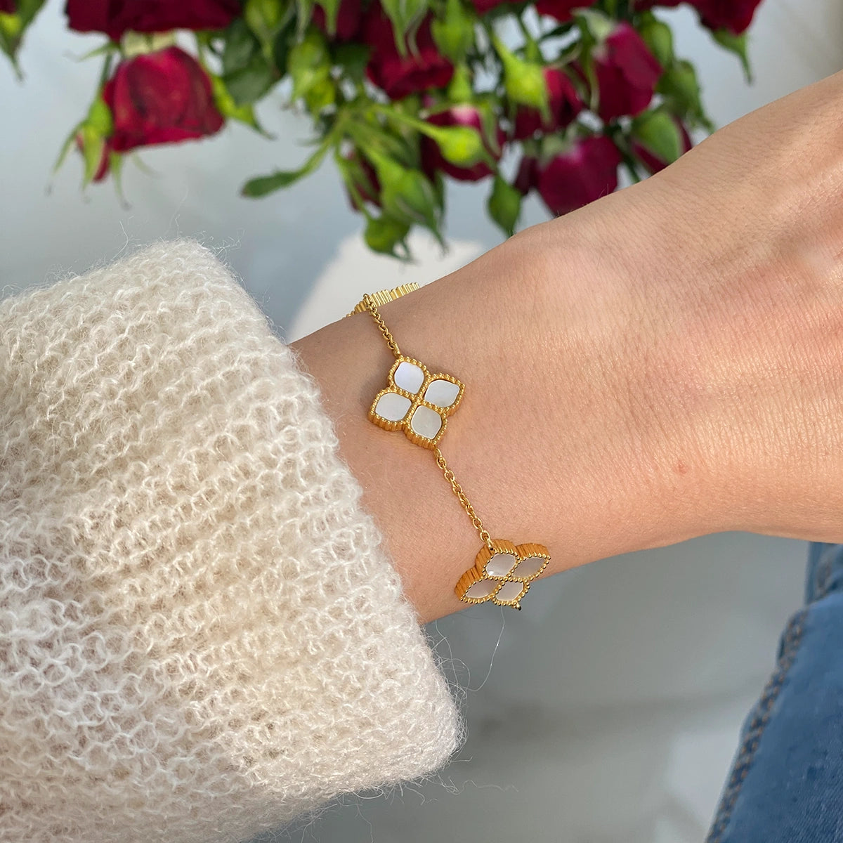 جوري / إسورة اللؤلؤ بلون الذهب