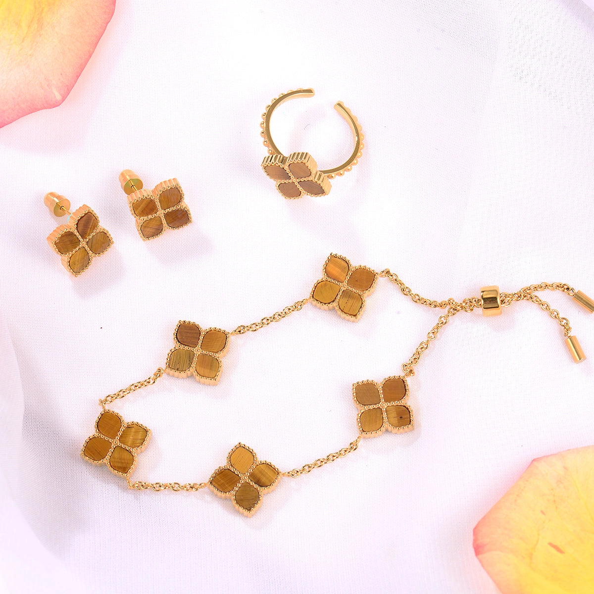 جوري / أقراط اللؤلؤ باللون الذهبي