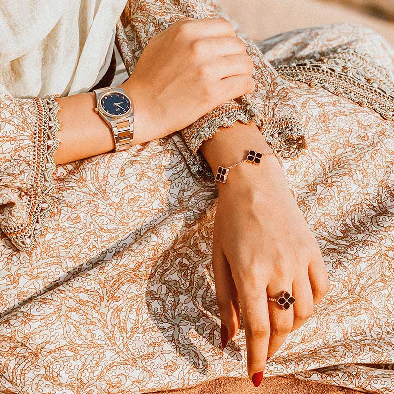 جوري / أقراط الحجر الأسود بلون الروز قولد