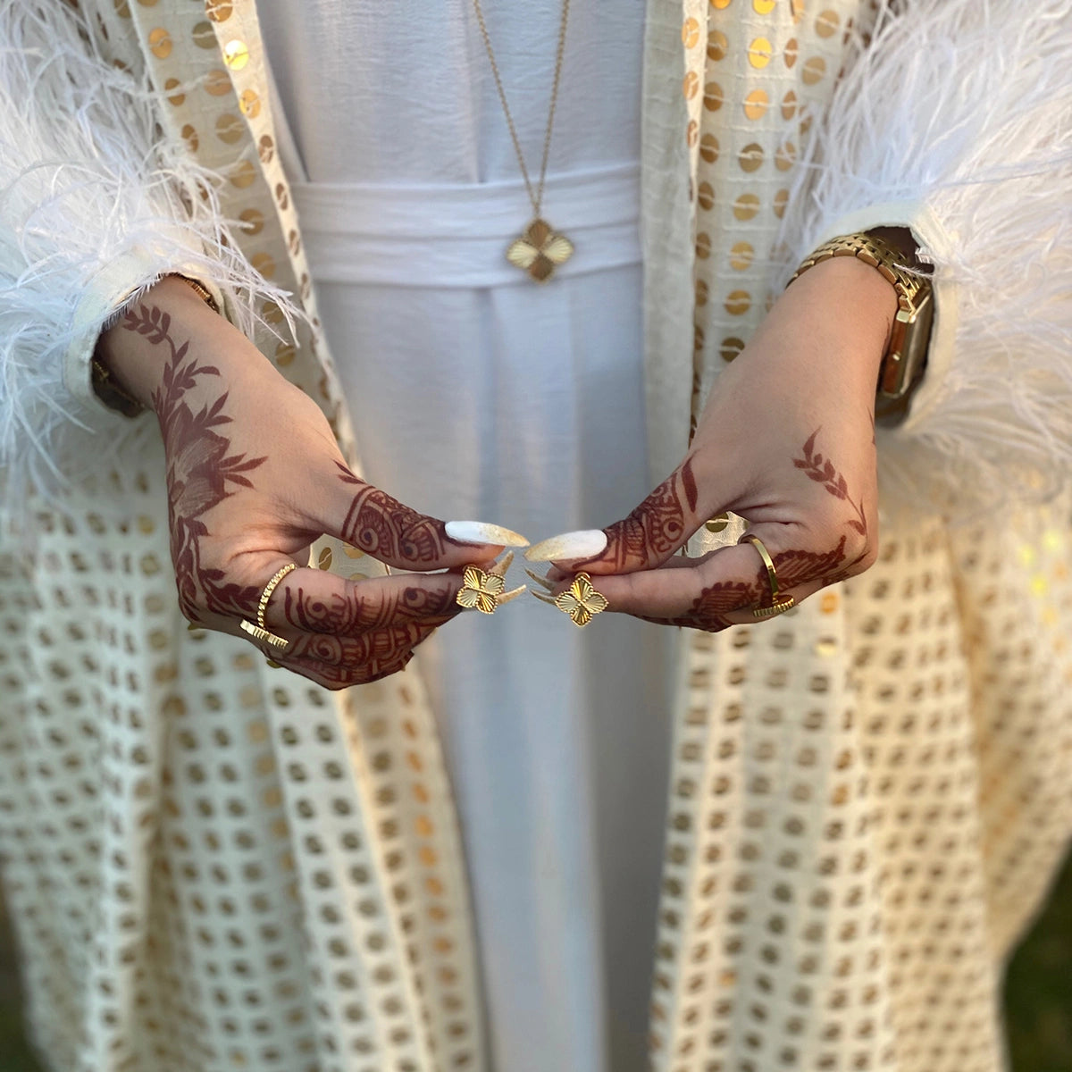 جوري / أقراط الشفق باللون الذهبي