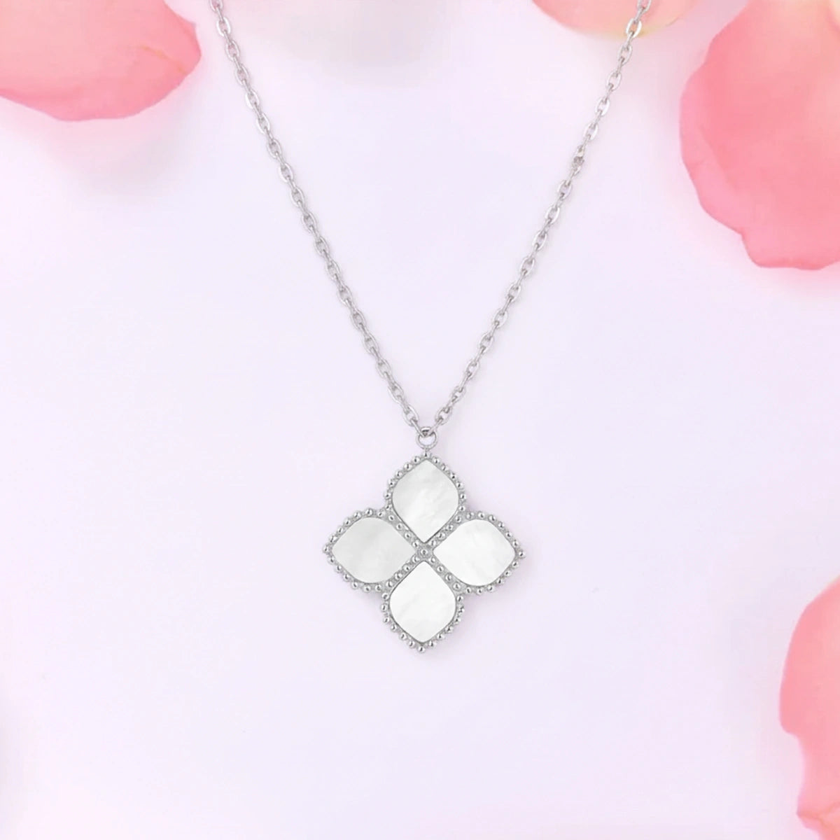 جوري / عُقد اللؤلؤ باللون الفضي