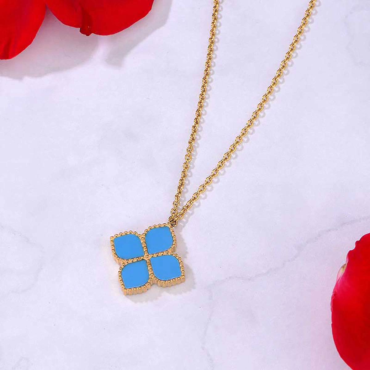 جوري / قلادة العقيق التركوازي باللون الذهبي