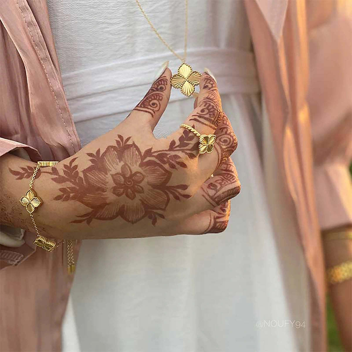 جوري / عقد إشراقة الجوري بلون الذهب