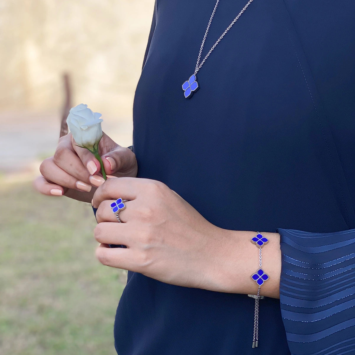 جوري / عُقد اللؤلؤ باللون الفضي