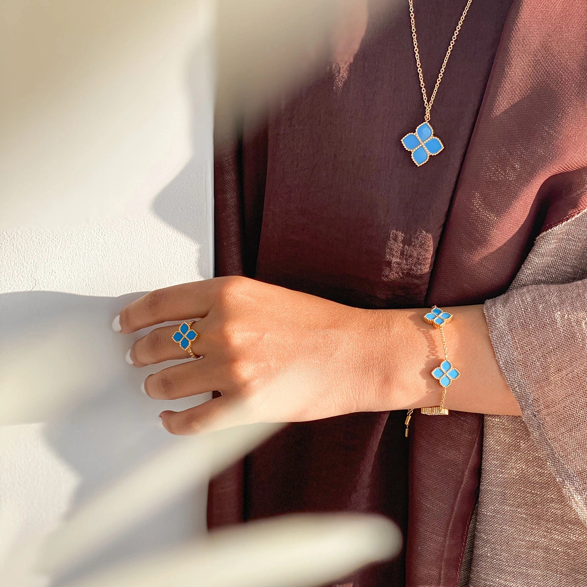 جوري / خاتم العقيق التركوازي باللون الذهبي