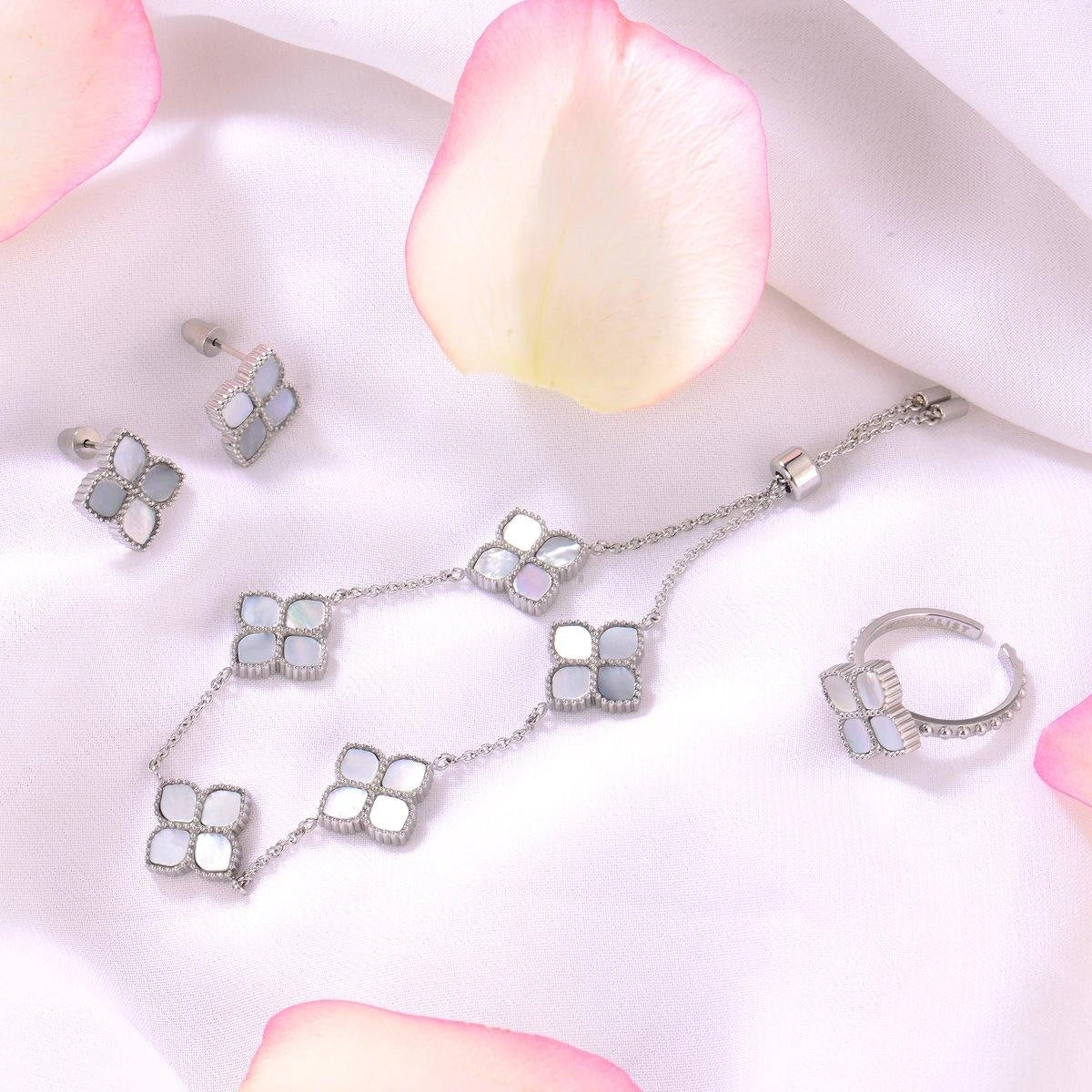 جوري / طقم اللؤلؤ باللون الفضي