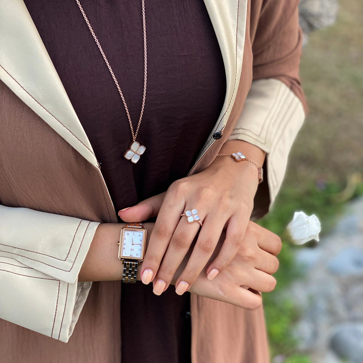 جوري / أقراط اللؤلؤ بلون الروز قولد