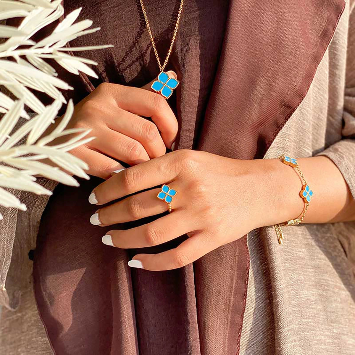 جوري / أقراط العقيق التركوازي باللون الذهبي